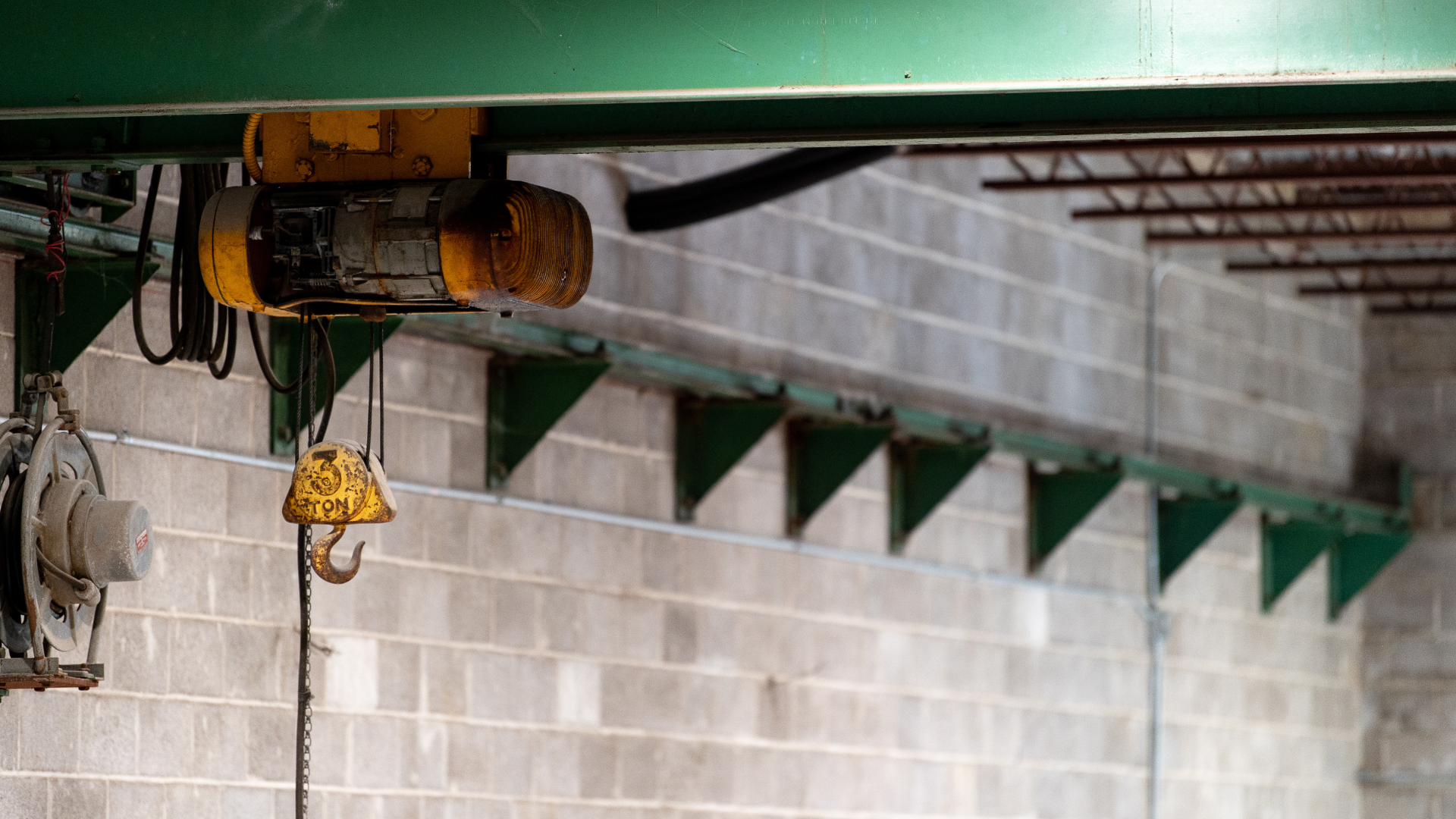 schoolmint new hq - ceiling crane